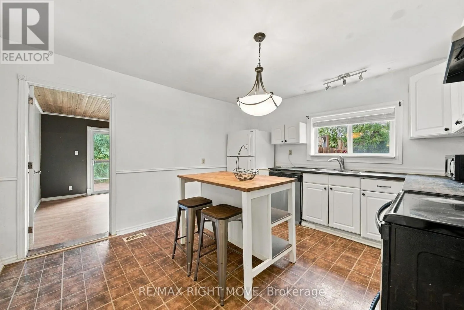 173 BARRIE ROAD