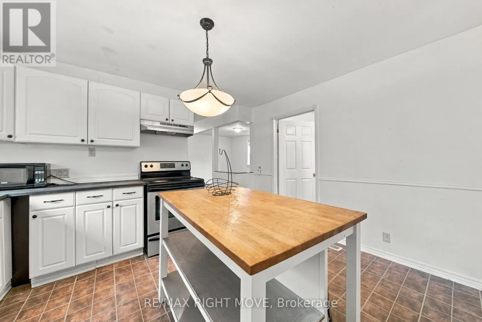 173 BARRIE ROAD