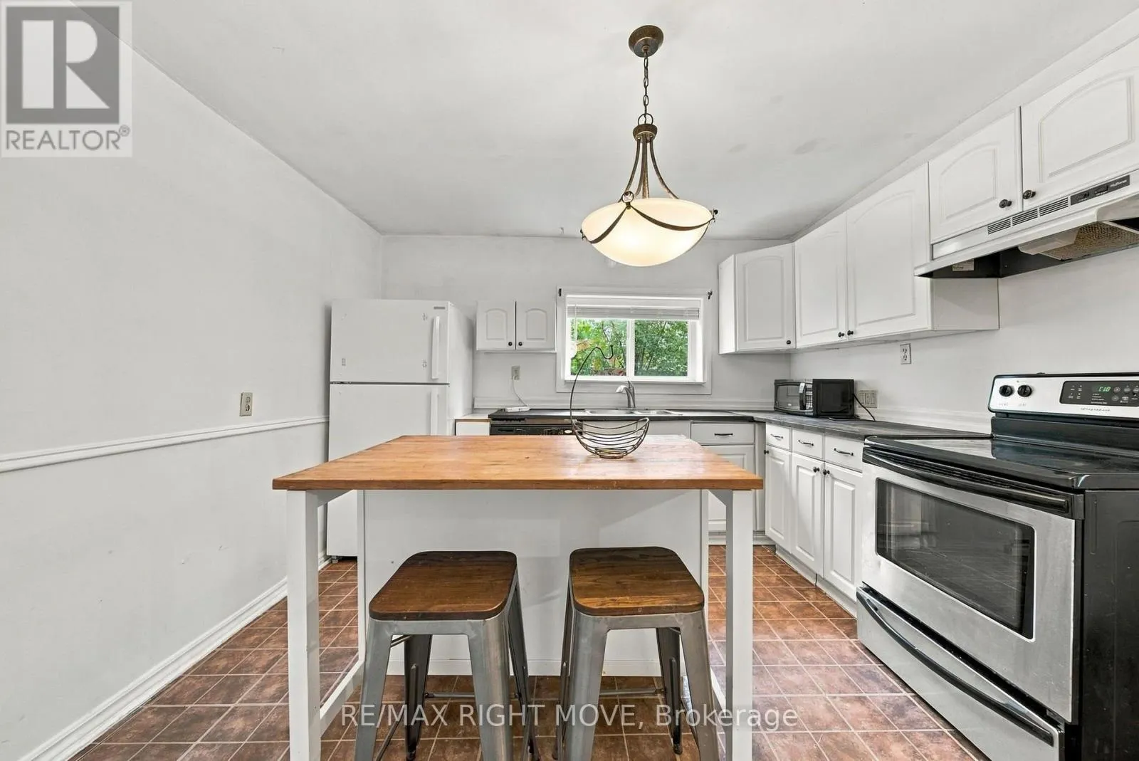 173 BARRIE ROAD