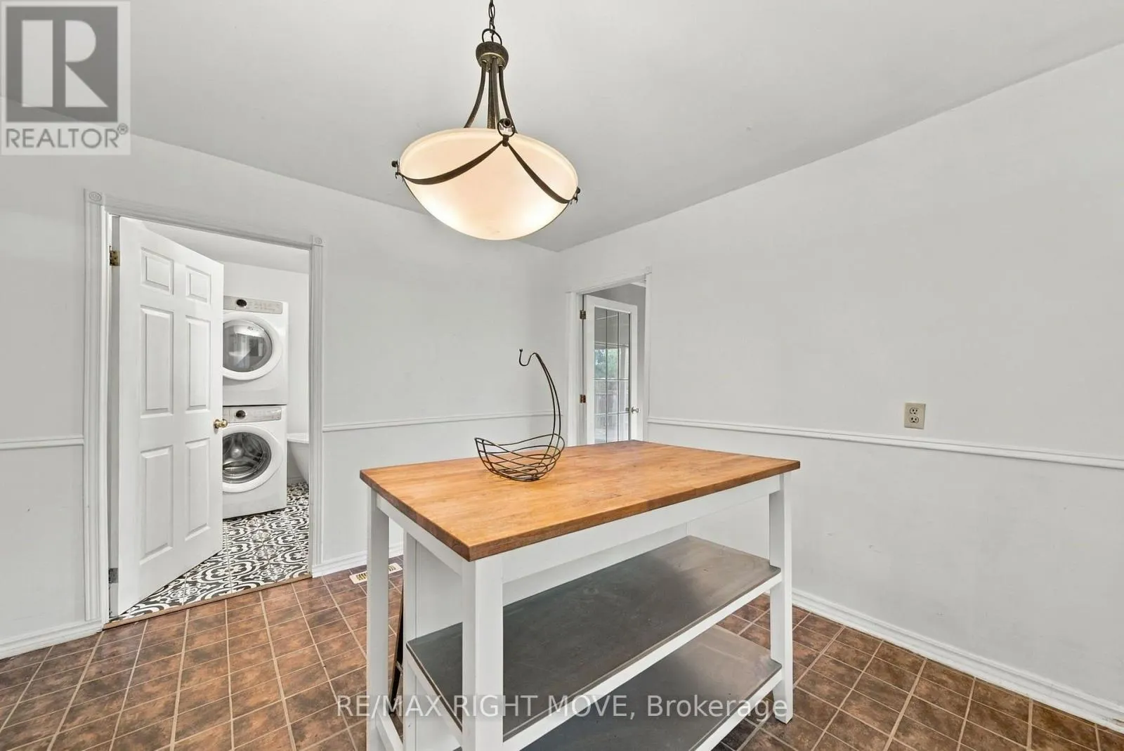 173 BARRIE ROAD