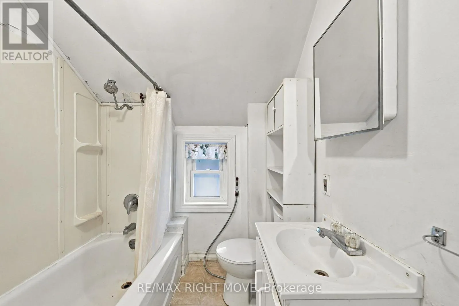 173 BARRIE ROAD