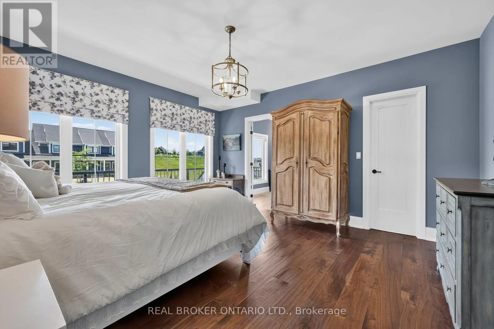 29 THOROUGHBRED DRIVE