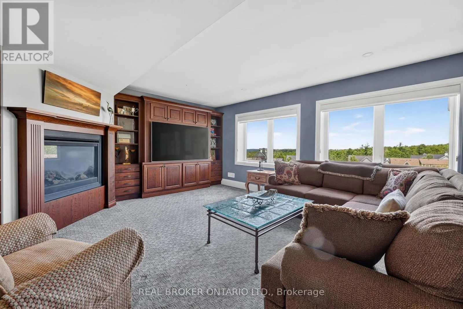 29 THOROUGHBRED DRIVE