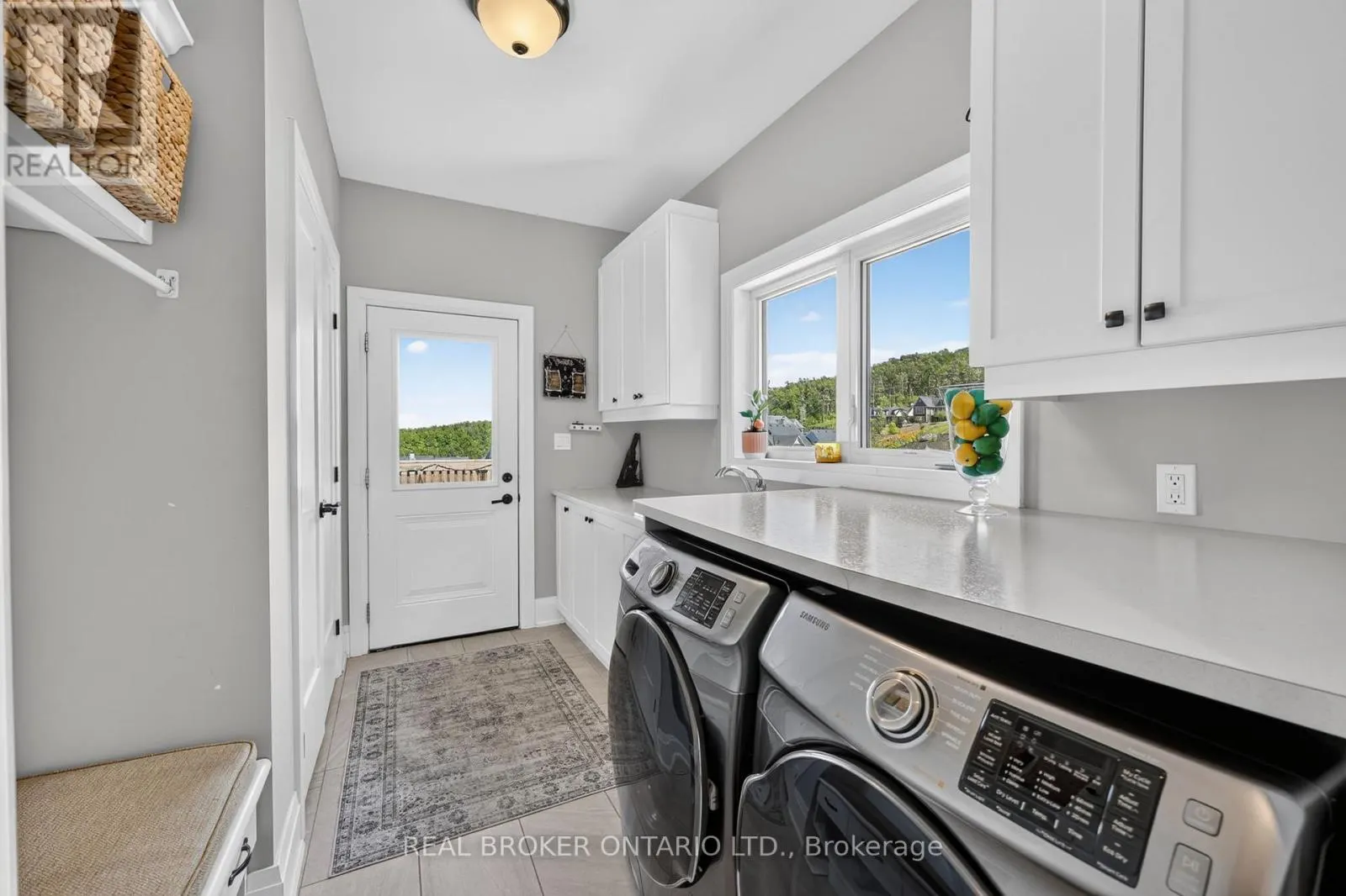29 THOROUGHBRED DRIVE