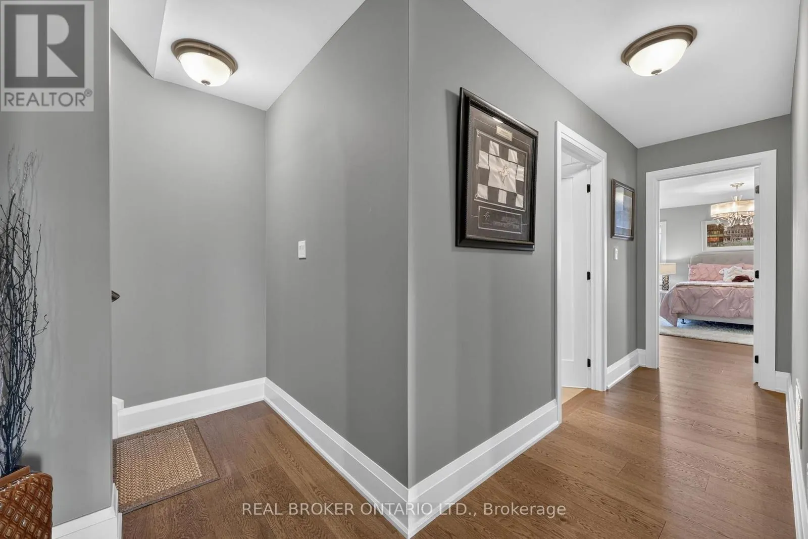 29 THOROUGHBRED DRIVE
