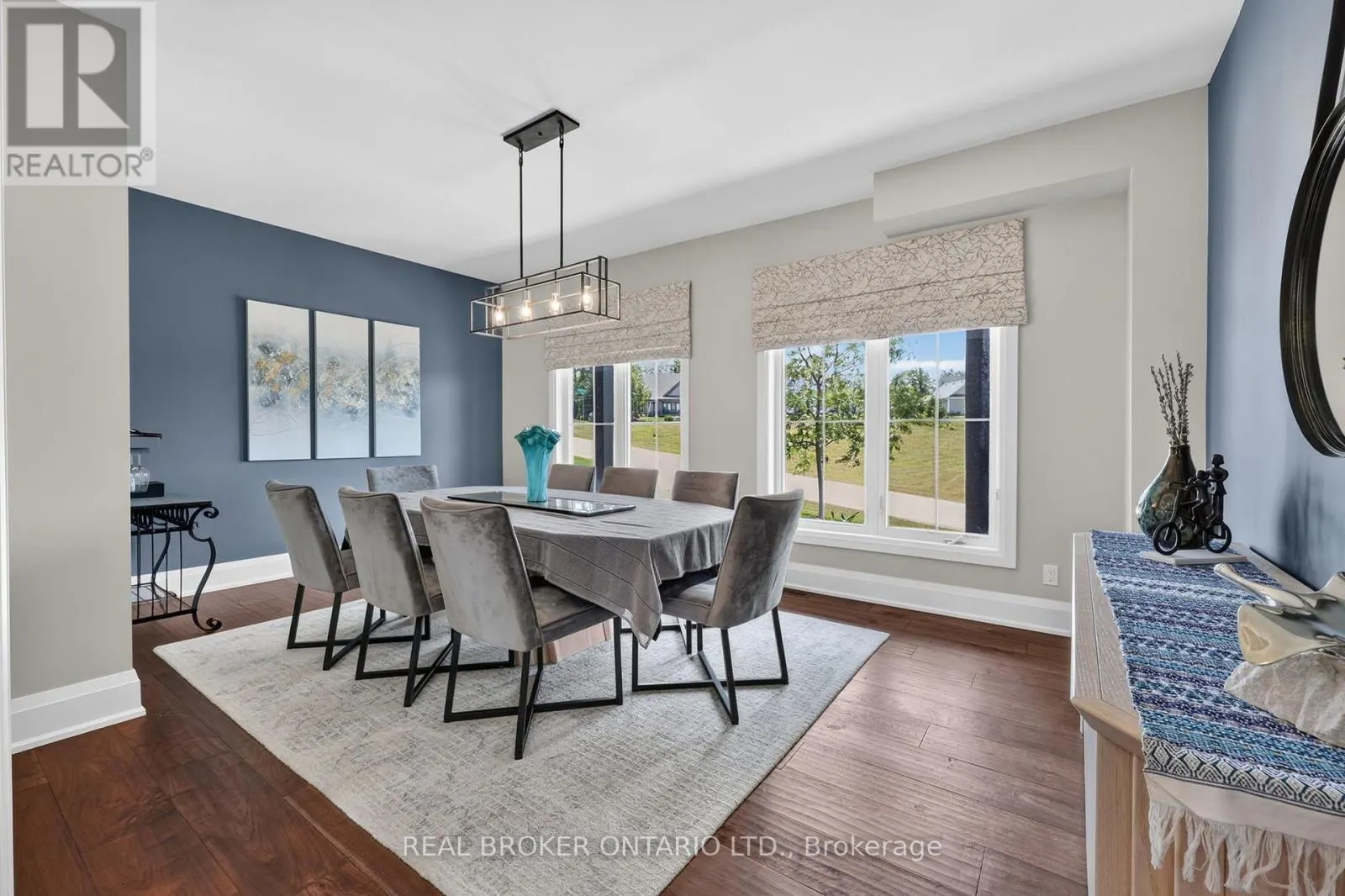 29 THOROUGHBRED DRIVE