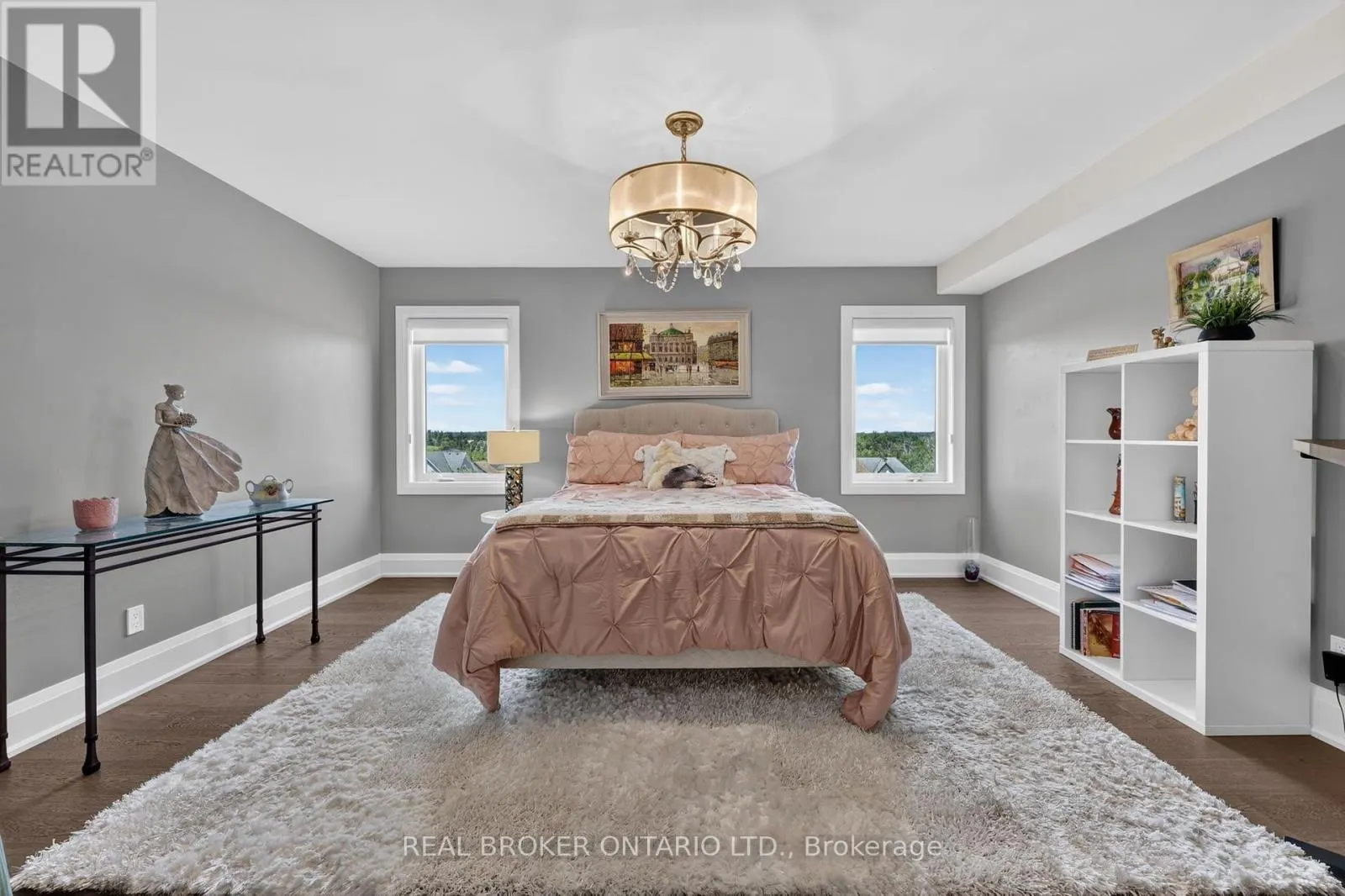 29 THOROUGHBRED DRIVE
