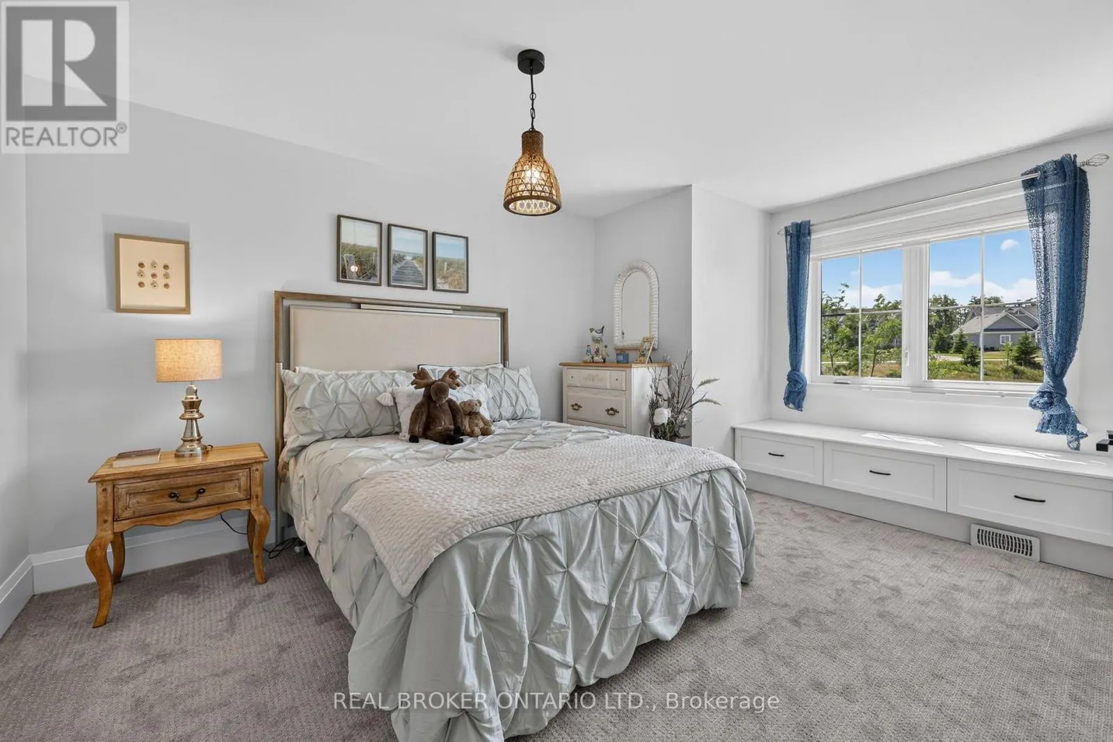 29 THOROUGHBRED DRIVE