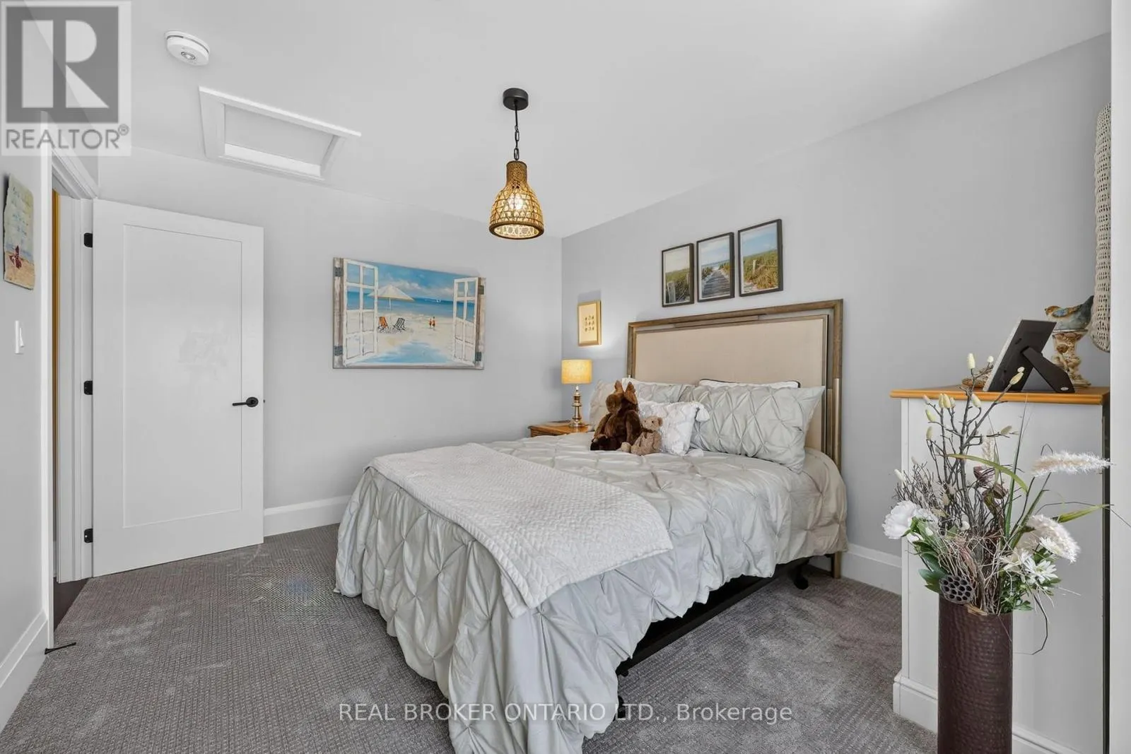 29 THOROUGHBRED DRIVE