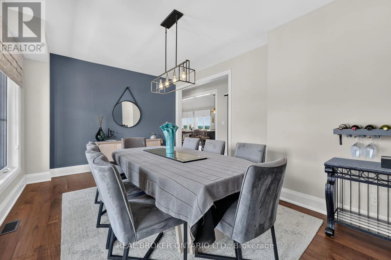 29 THOROUGHBRED DRIVE