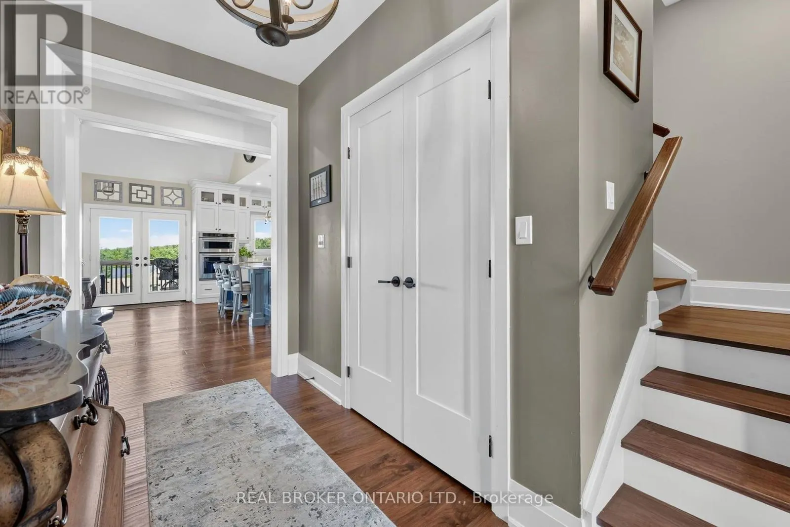 29 THOROUGHBRED DRIVE