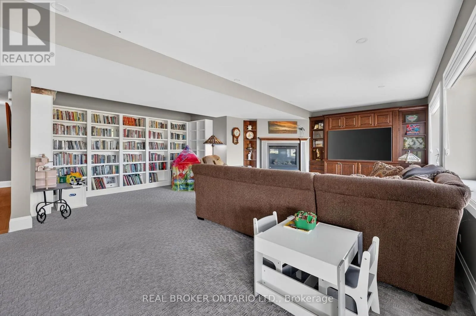 29 THOROUGHBRED DRIVE