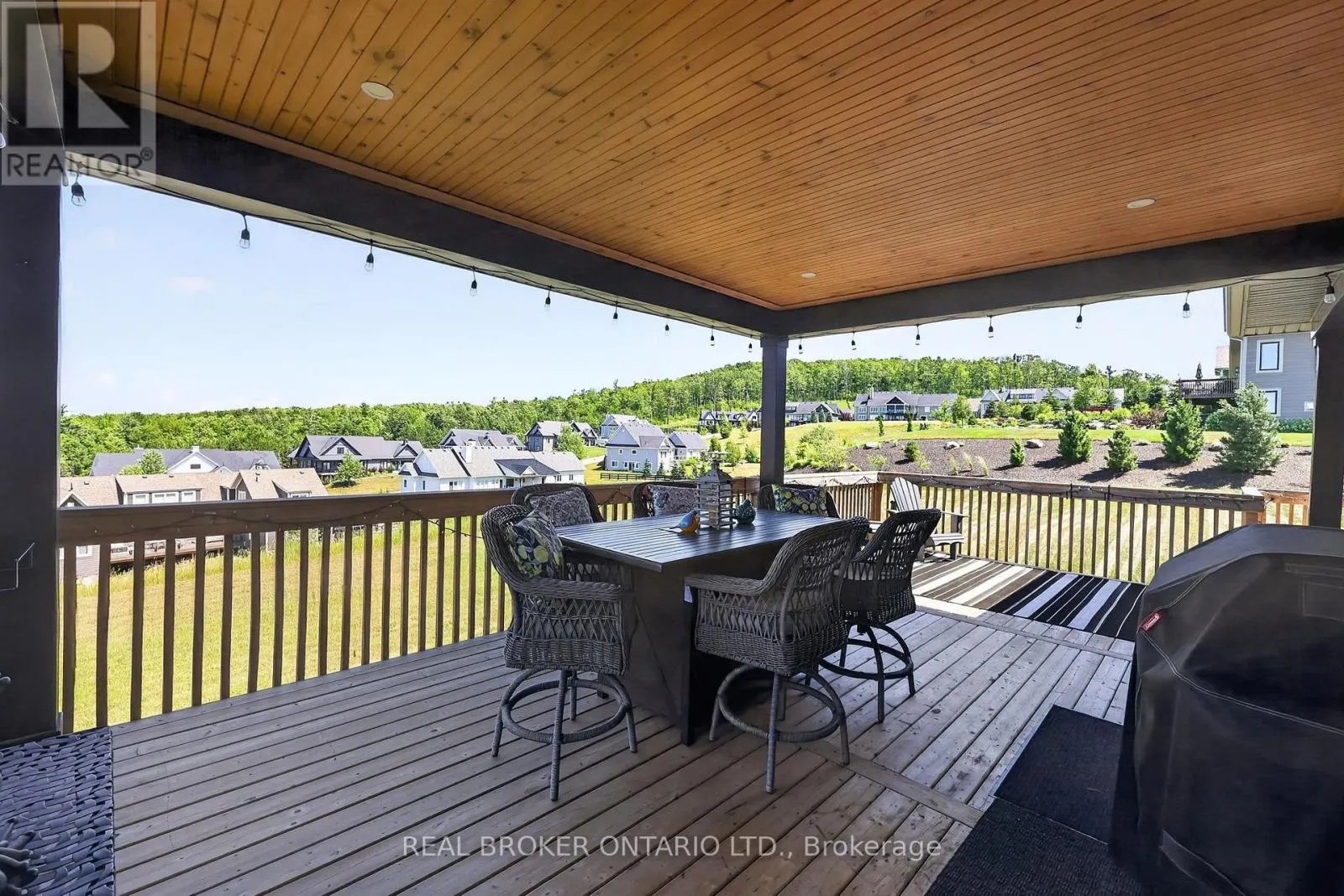 29 THOROUGHBRED DRIVE