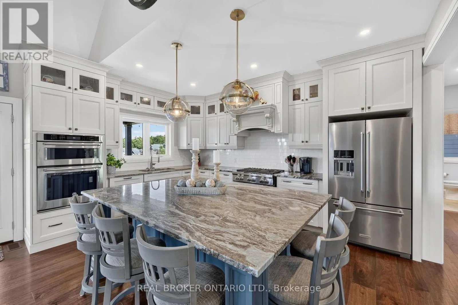 29 THOROUGHBRED DRIVE