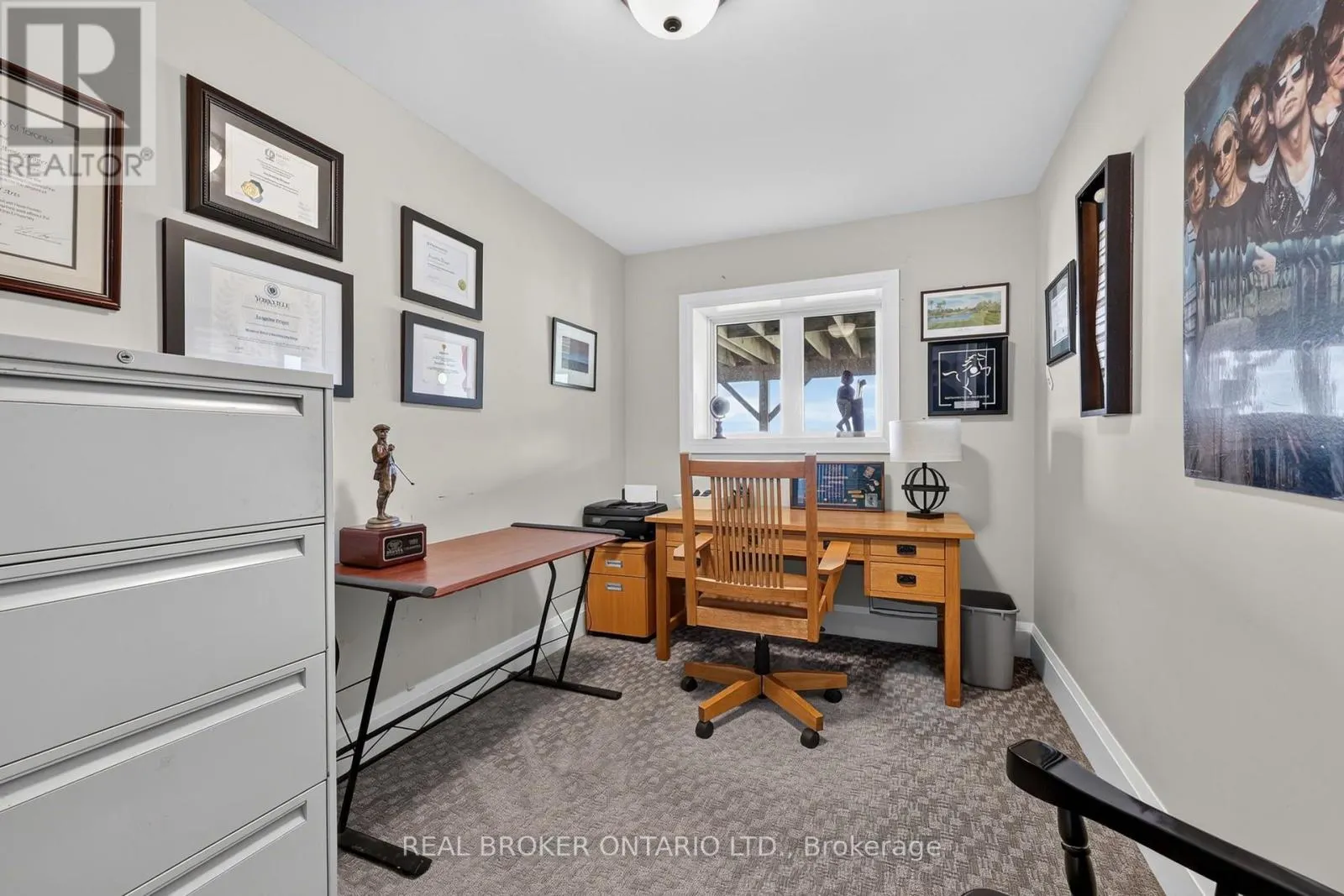 29 THOROUGHBRED DRIVE