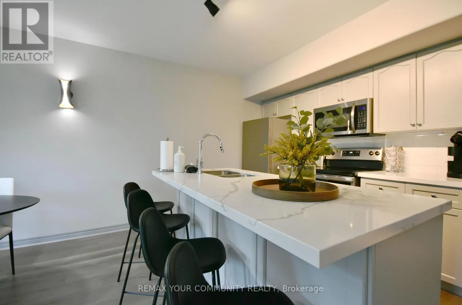 2494/95 - 90 HIGHLAND DRIVE