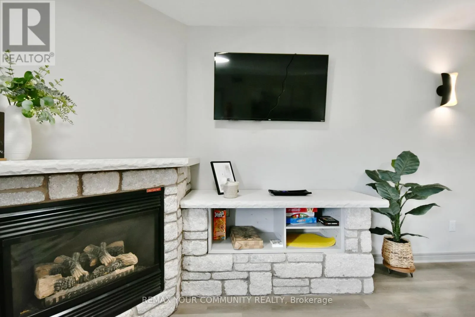 2494/95 - 90 HIGHLAND DRIVE
