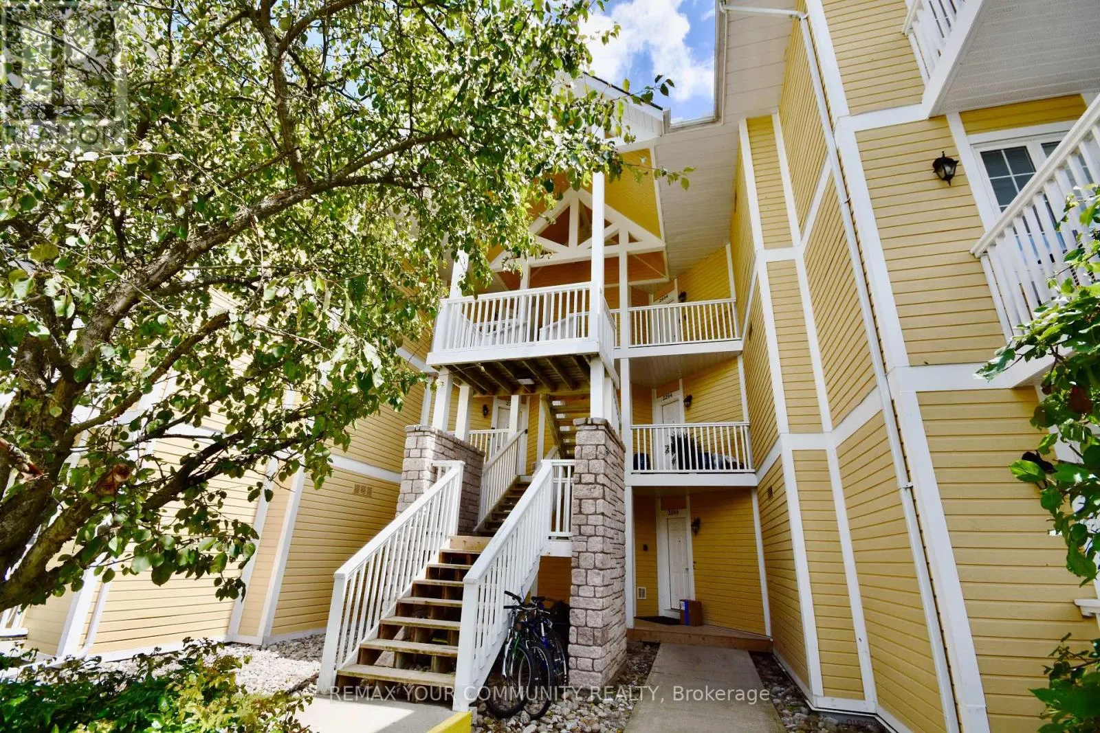 2494/95 - 90 HIGHLAND DRIVE