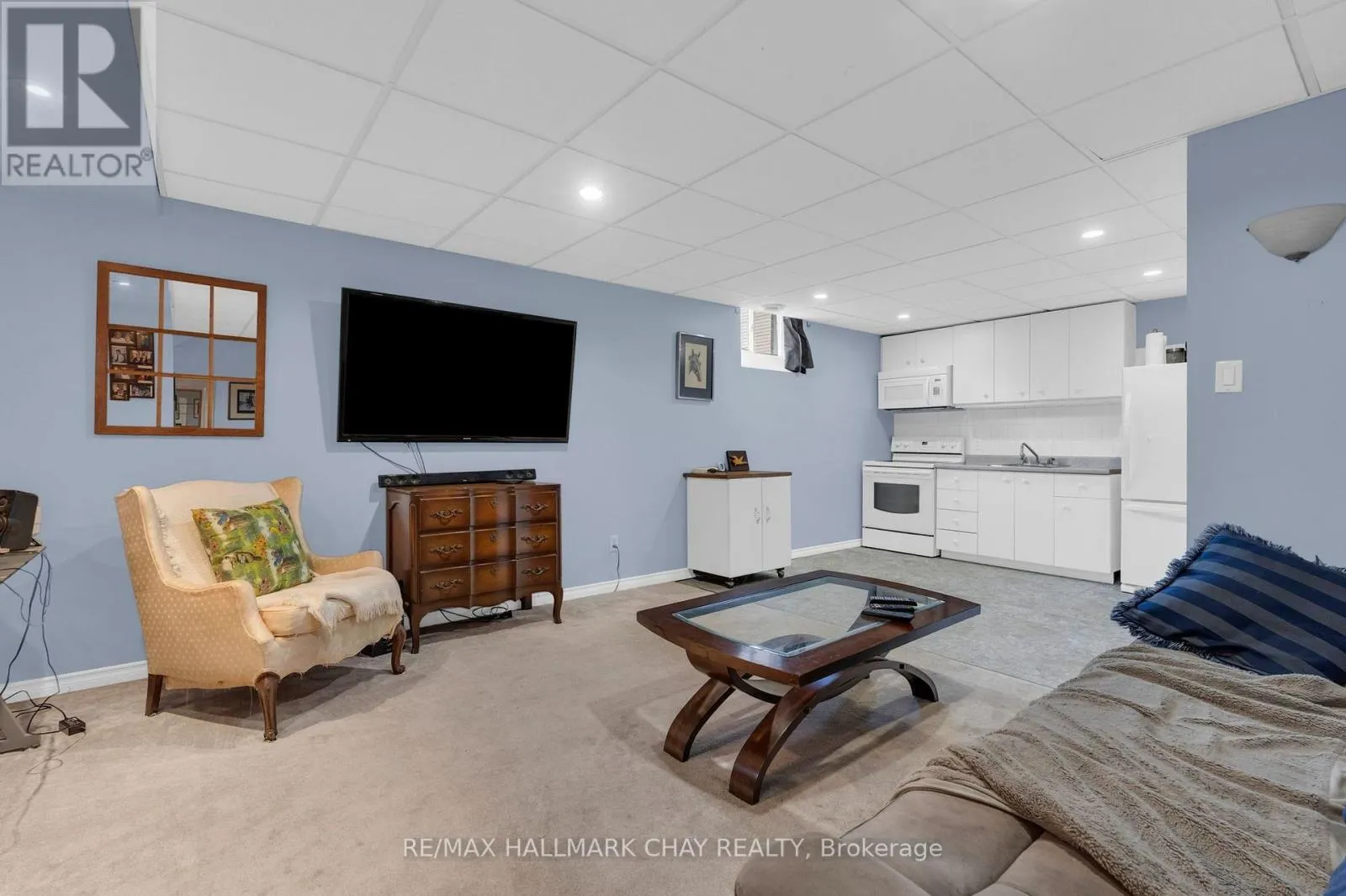 6 WHISPERING PINE PLACE
