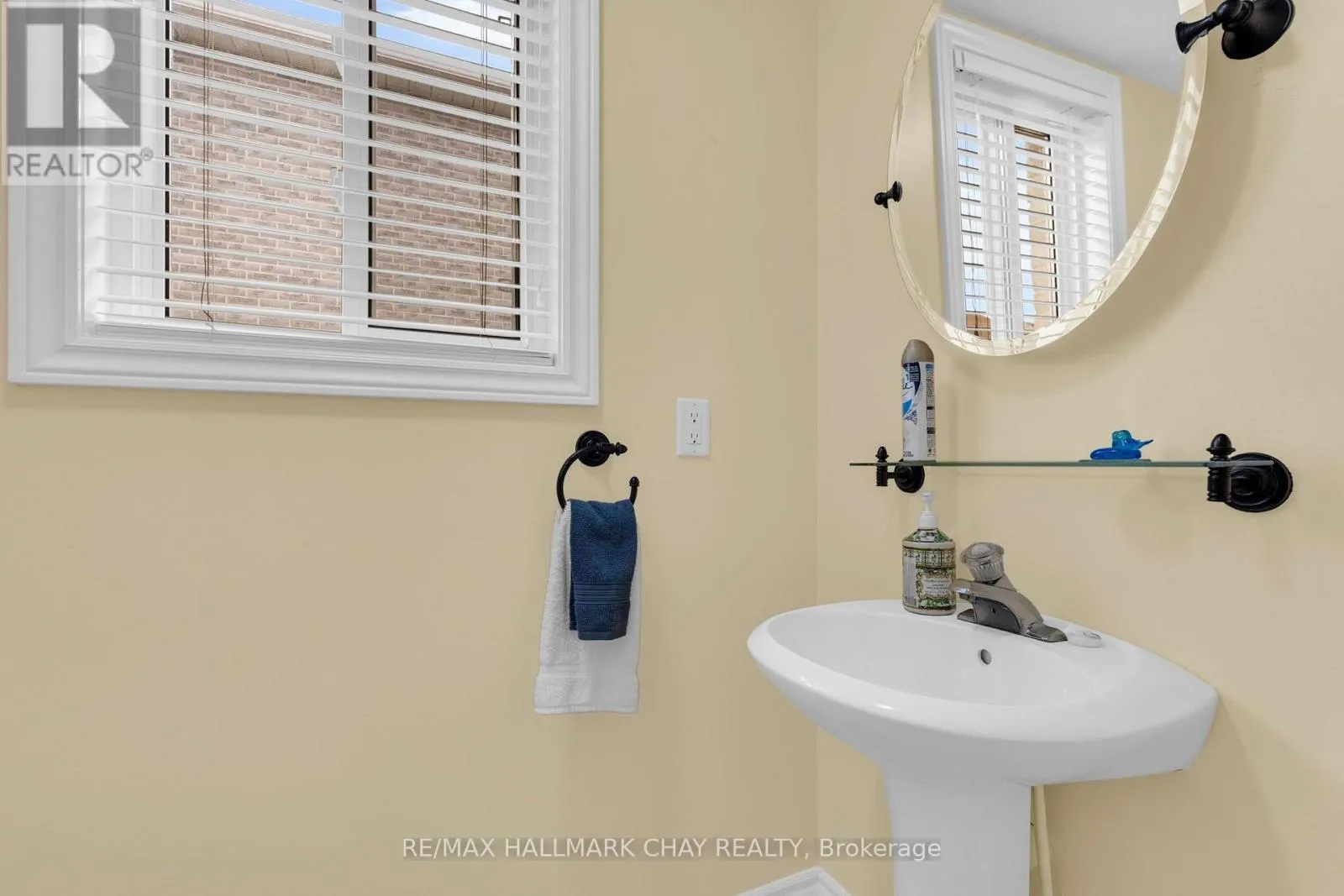 6 WHISPERING PINE PLACE