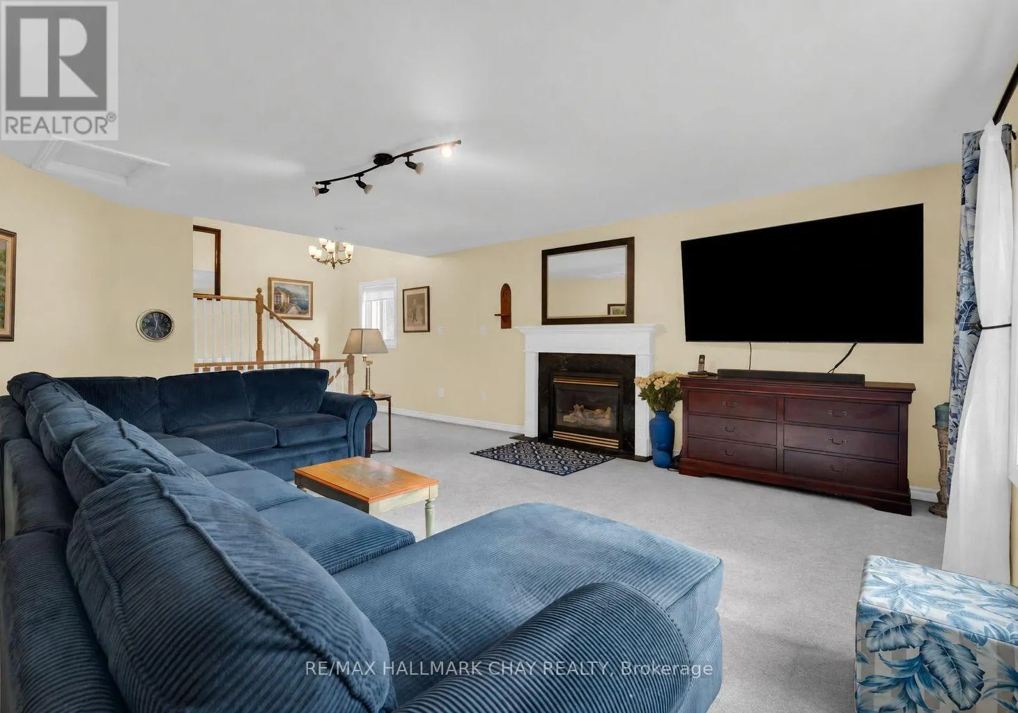 6 WHISPERING PINE PLACE