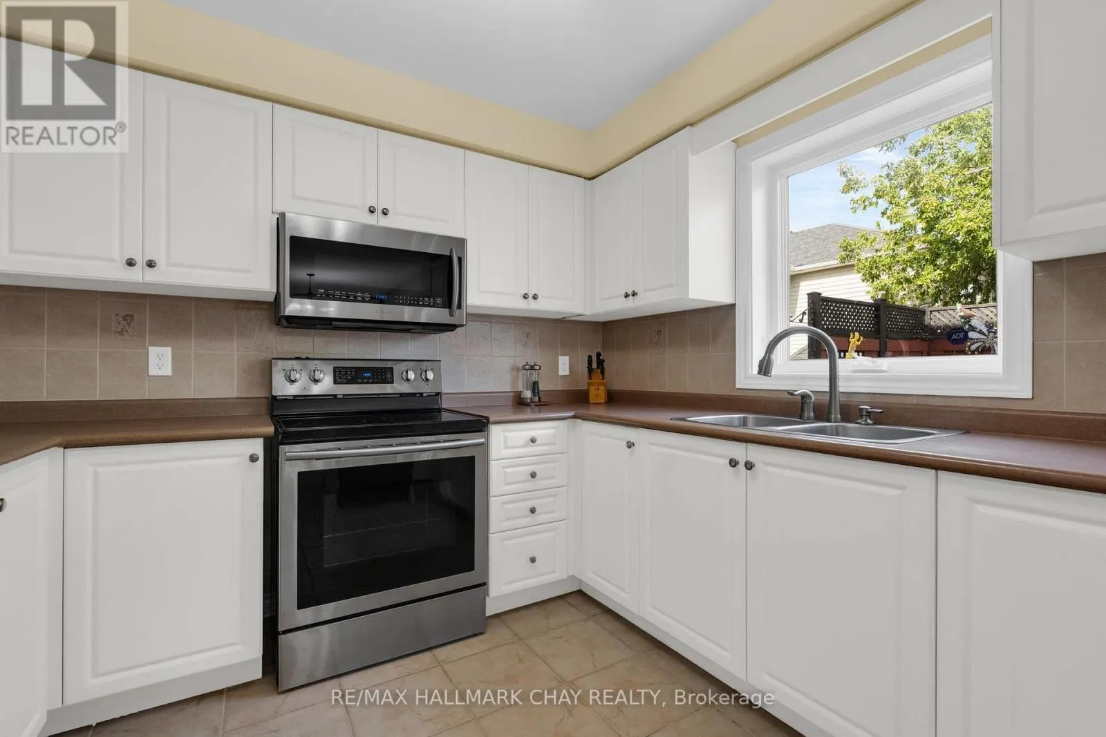 6 WHISPERING PINE PLACE