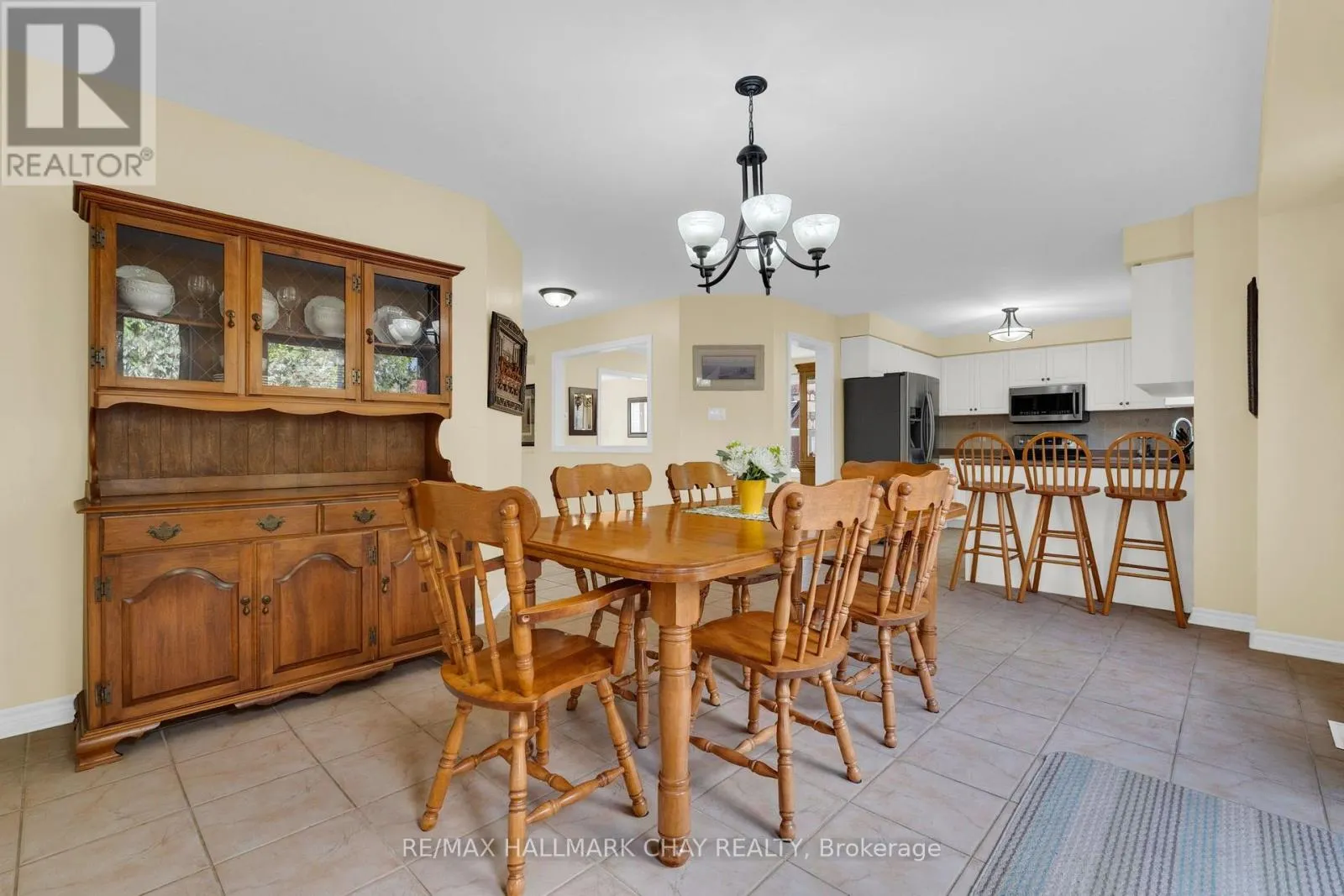 6 WHISPERING PINE PLACE