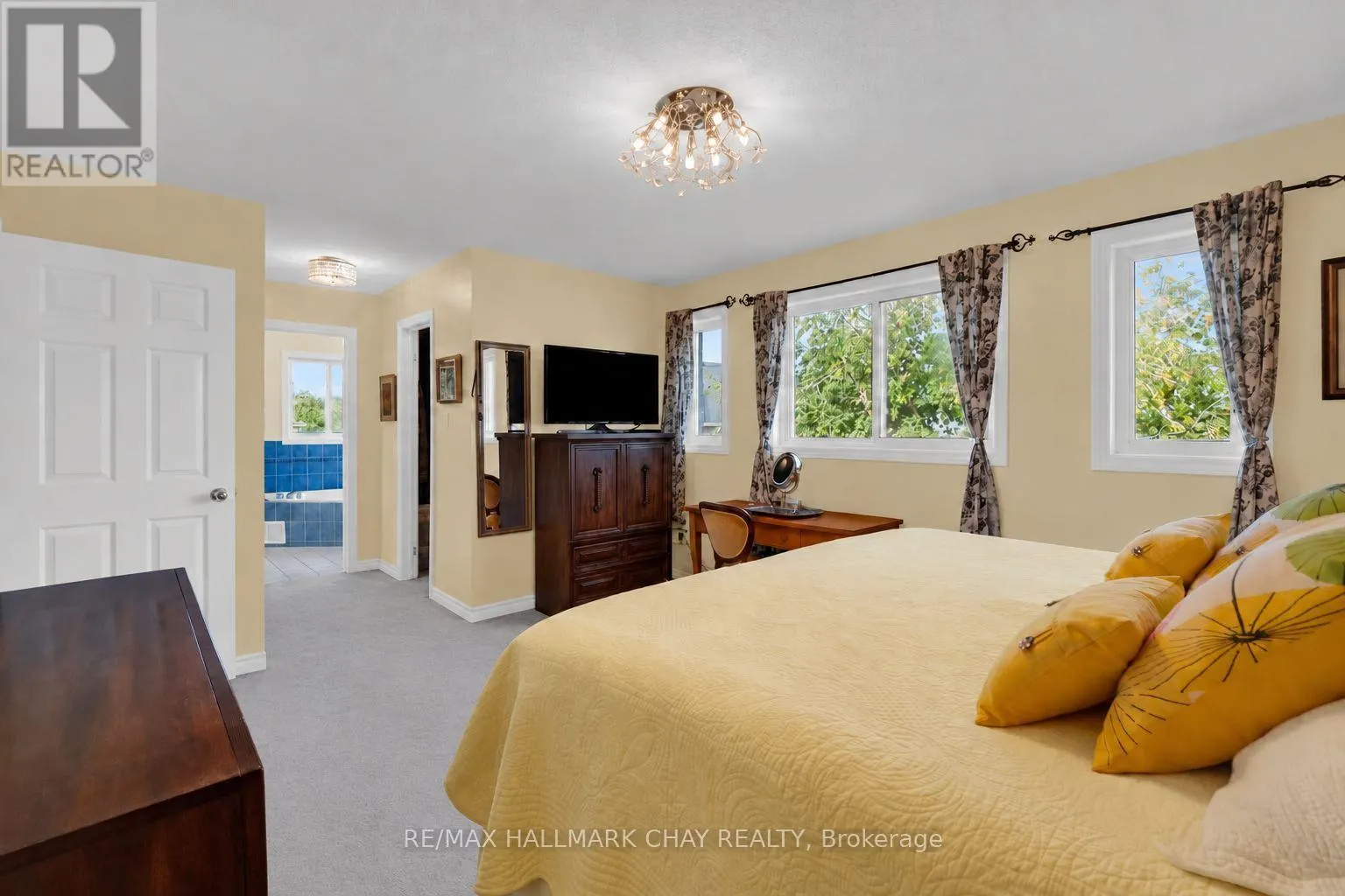 6 WHISPERING PINE PLACE