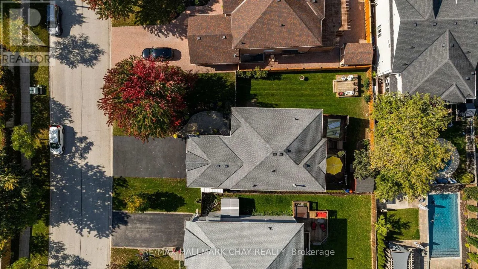 6 WHISPERING PINE PLACE