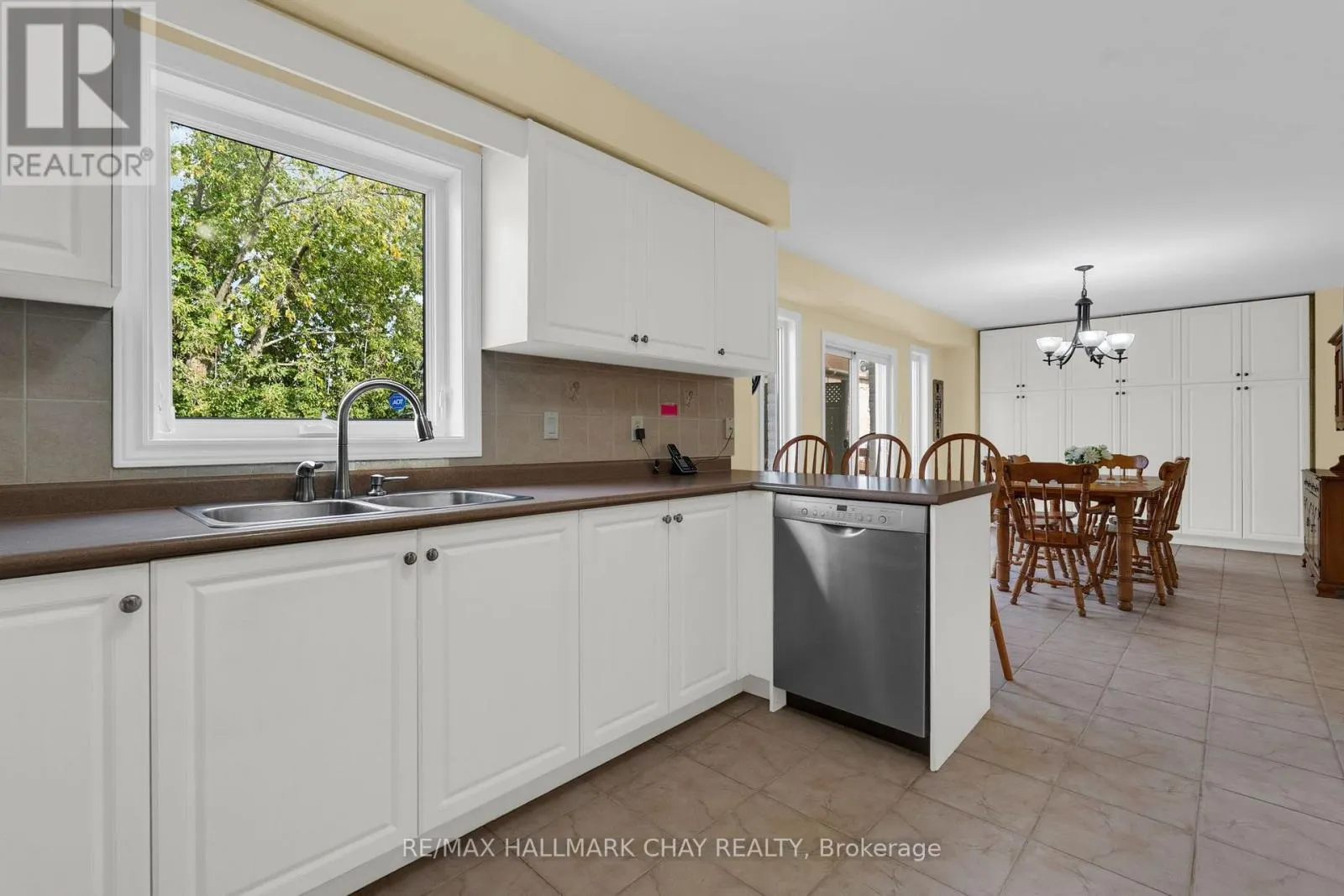 6 WHISPERING PINE PLACE