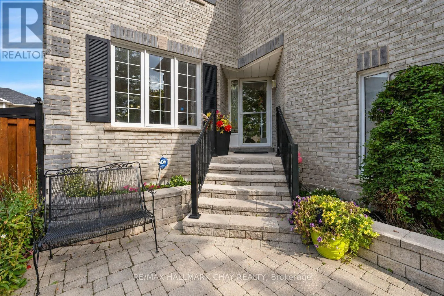 6 WHISPERING PINE PLACE