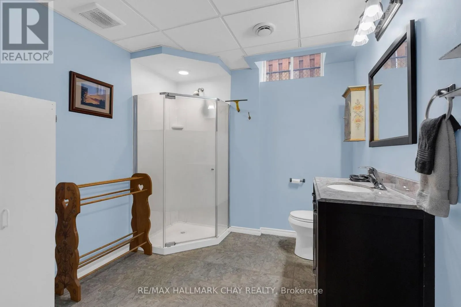 6 WHISPERING PINE PLACE