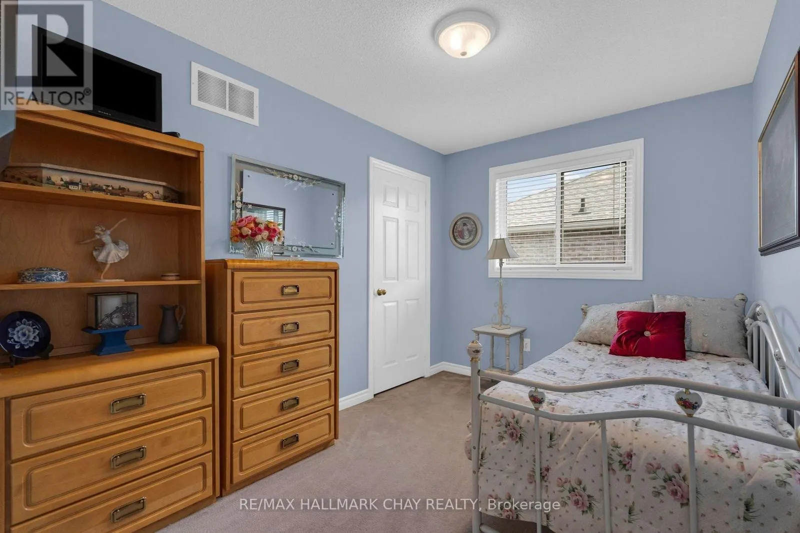 6 WHISPERING PINE PLACE