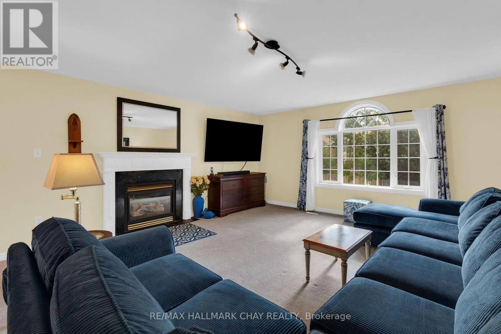 6 WHISPERING PINE PLACE