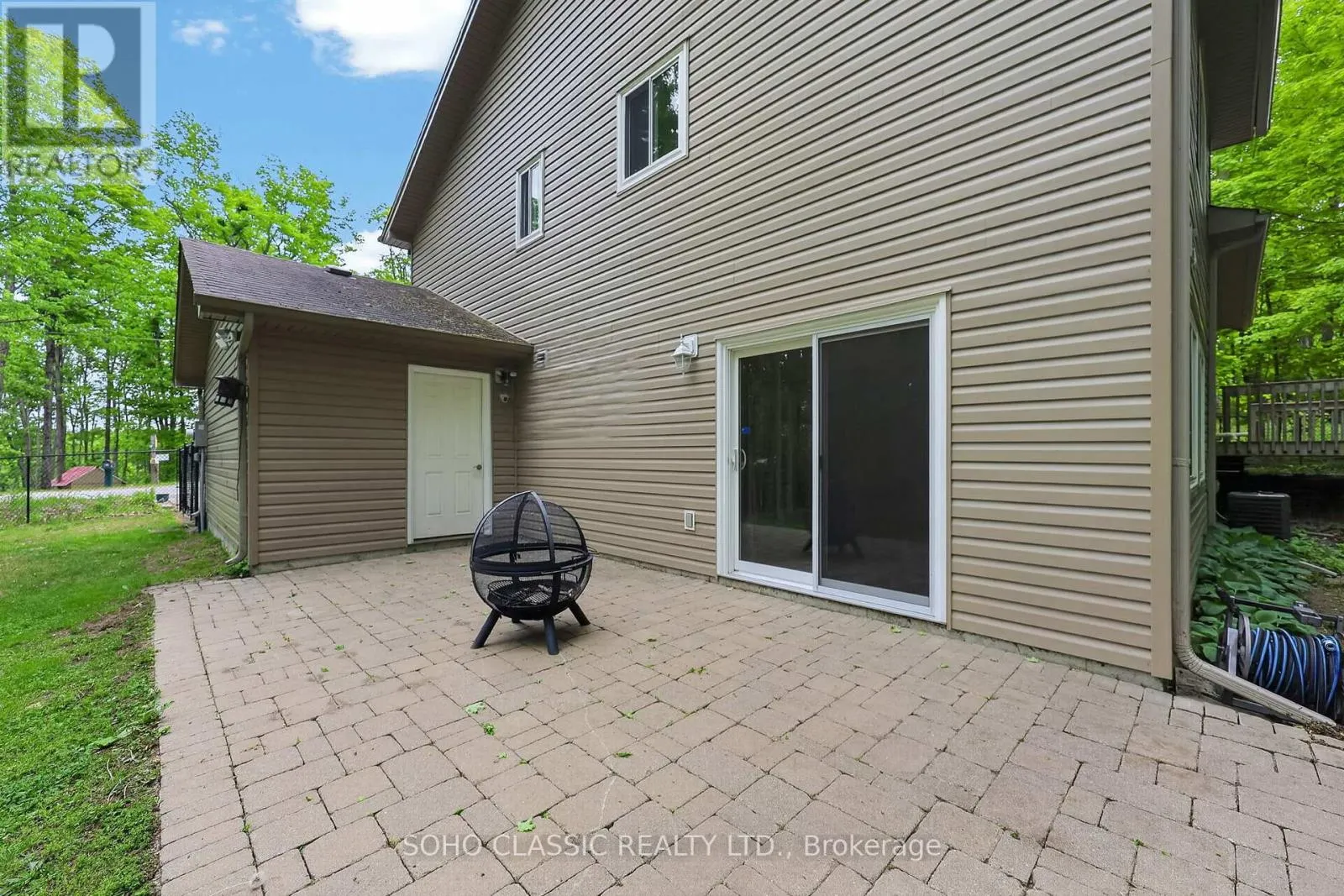 16 ONEIDA AVENUE