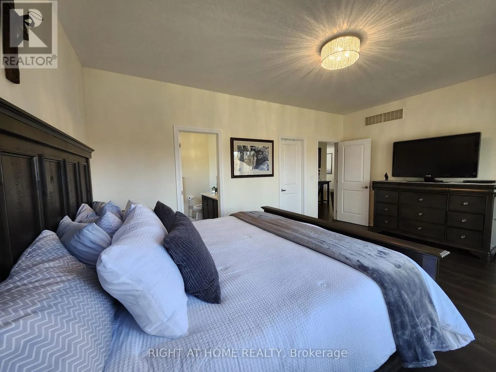 84 DIAMOND VALLEY DRIVE