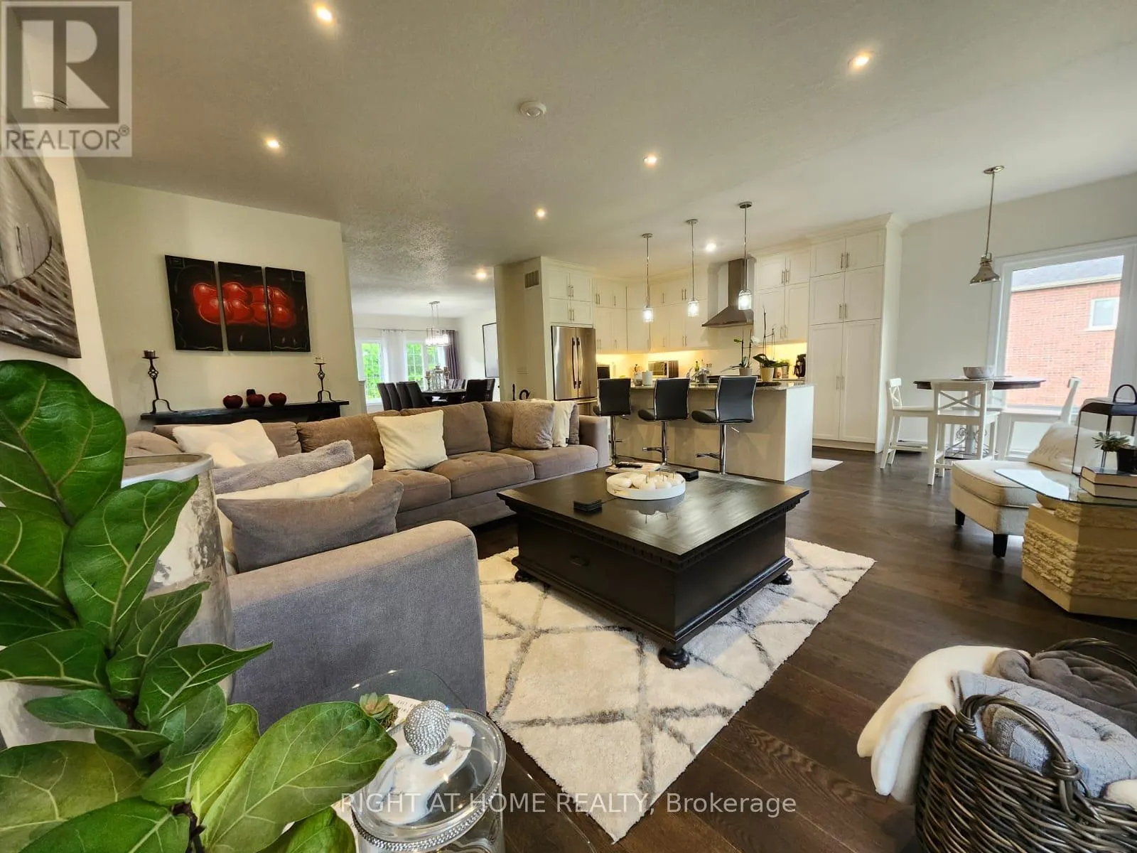 84 DIAMOND VALLEY DRIVE