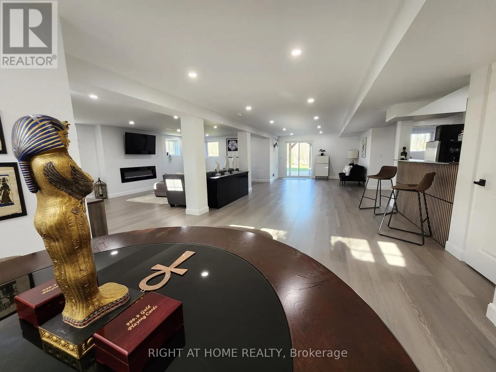84 DIAMOND VALLEY DRIVE