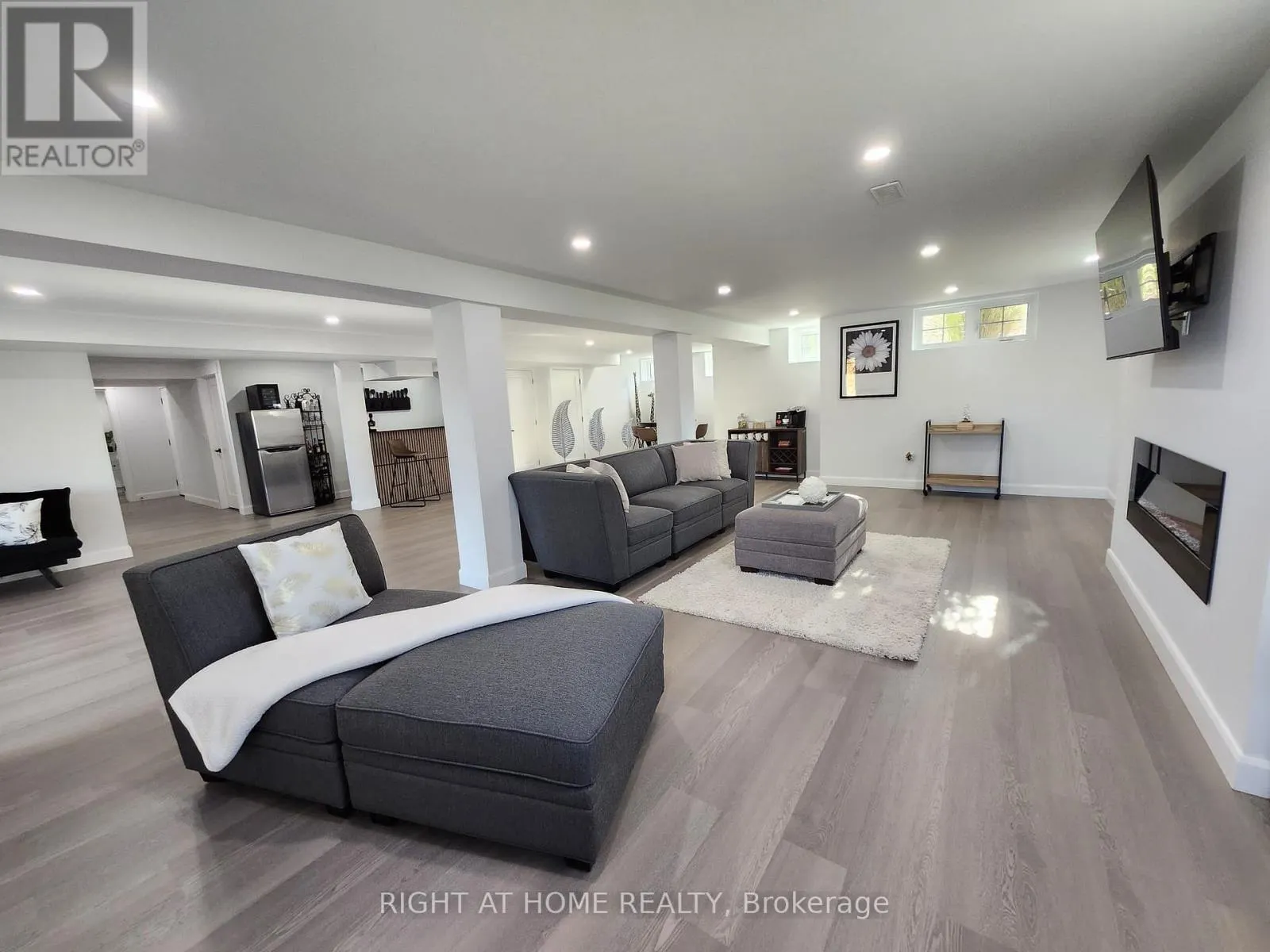 84 DIAMOND VALLEY DRIVE