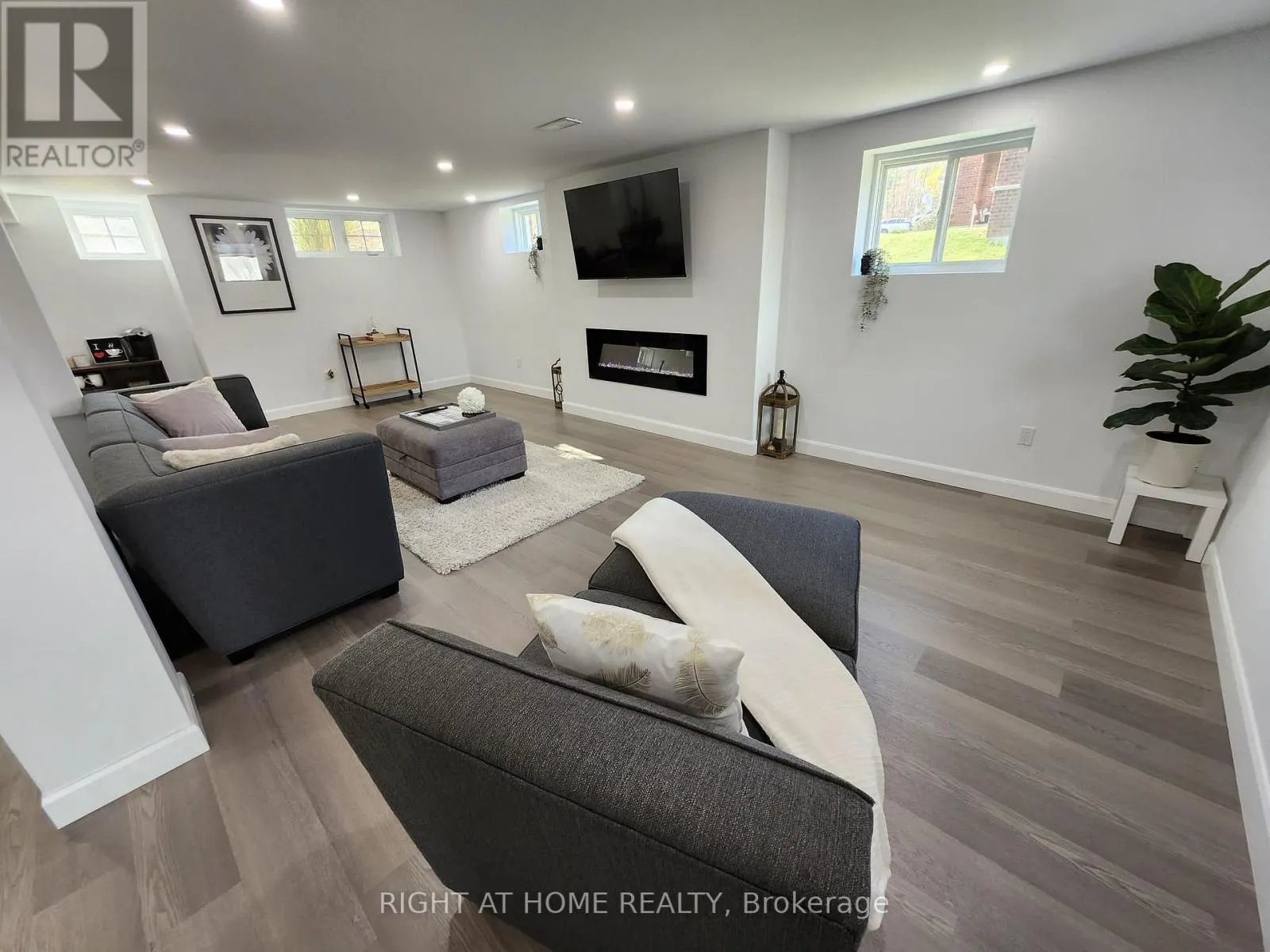 84 DIAMOND VALLEY DRIVE