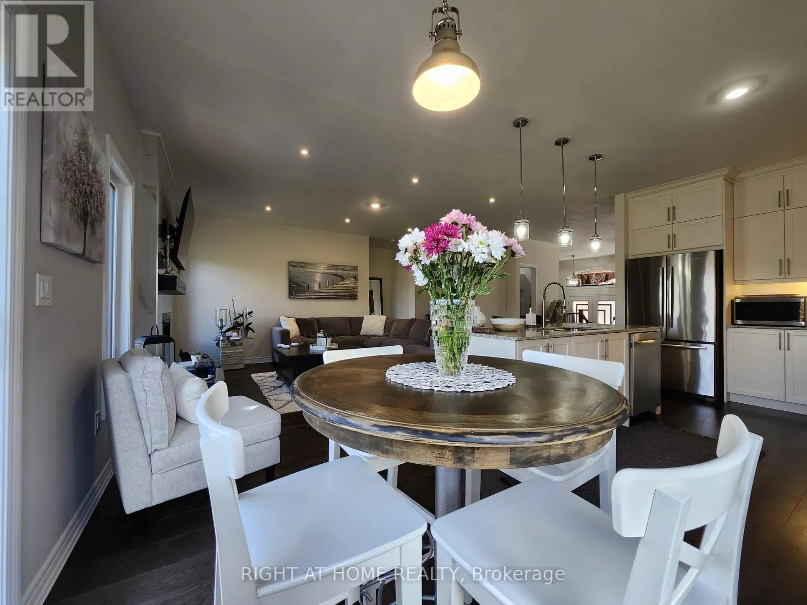 84 DIAMOND VALLEY DRIVE