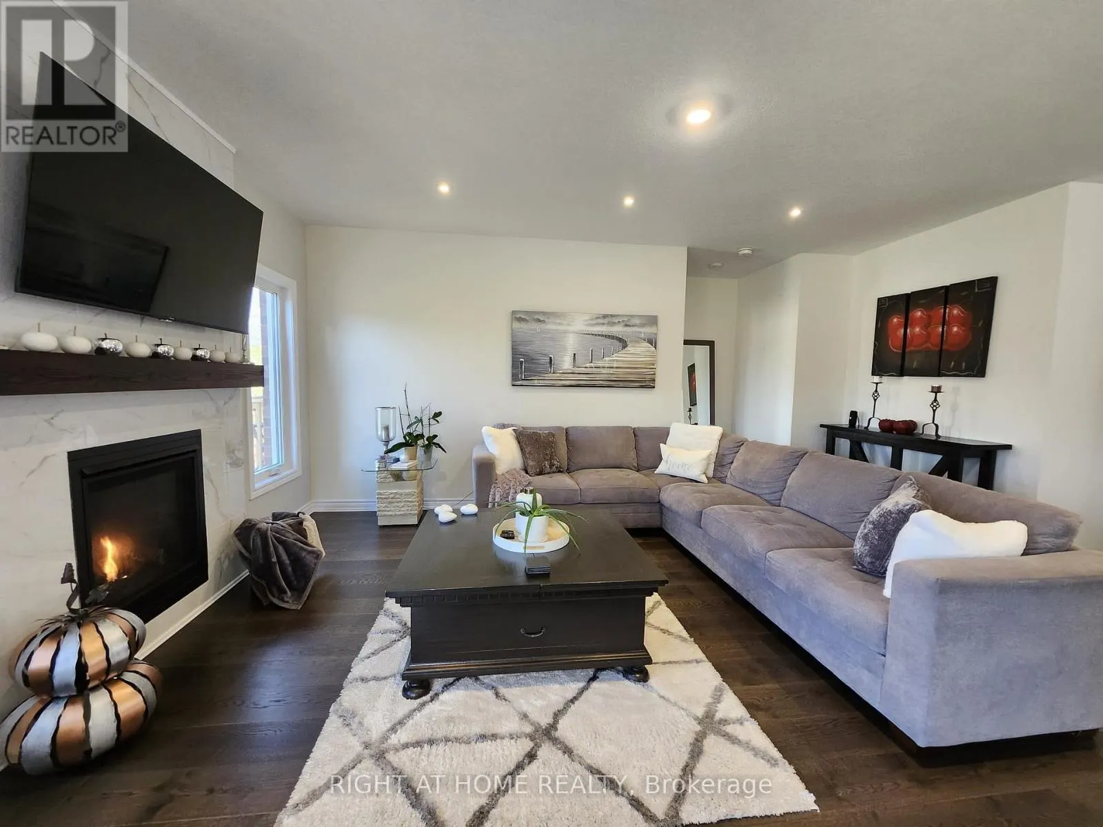 84 DIAMOND VALLEY DRIVE
