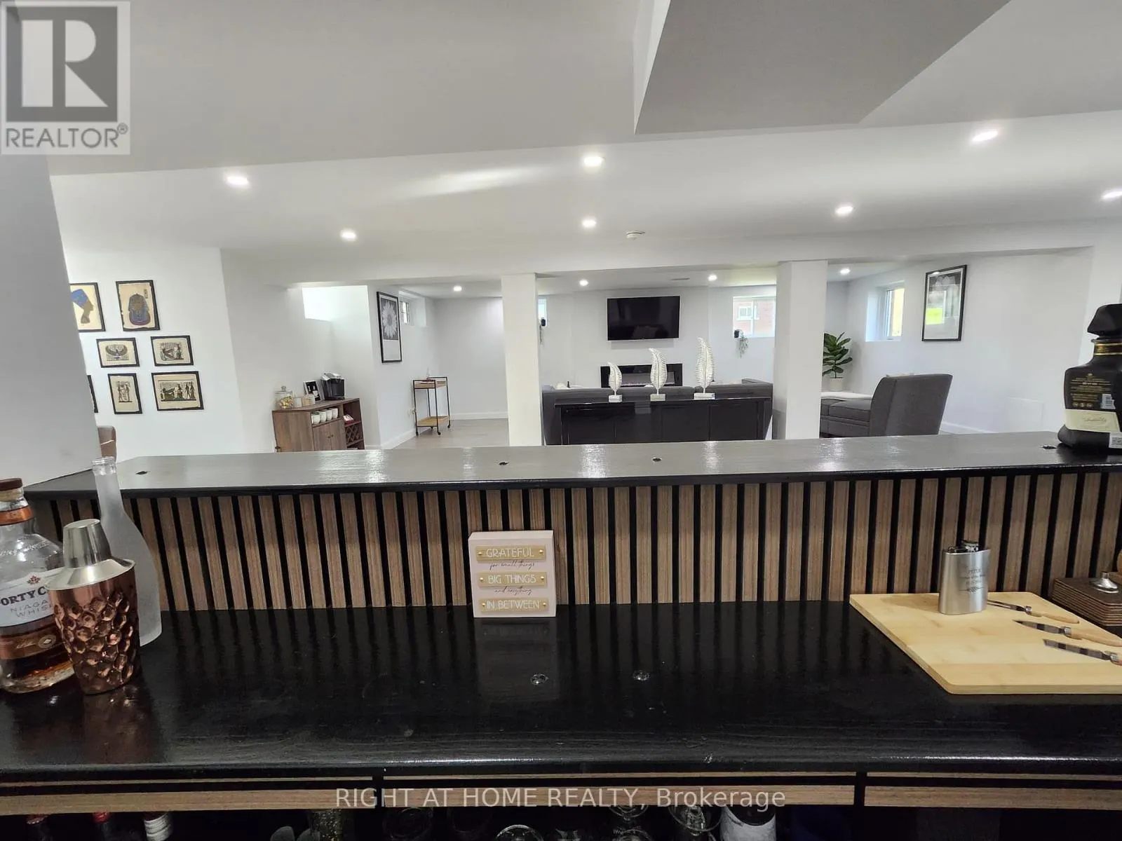 84 DIAMOND VALLEY DRIVE
