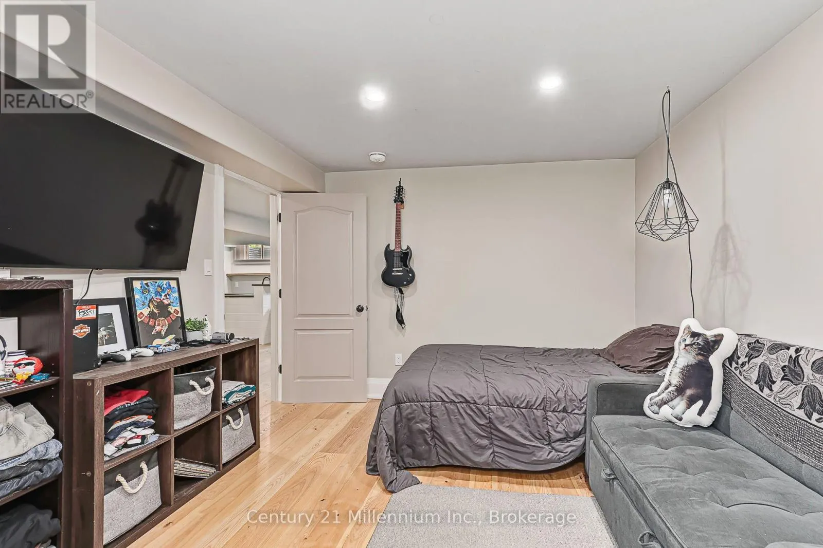 13 GILPIN CRESCENT