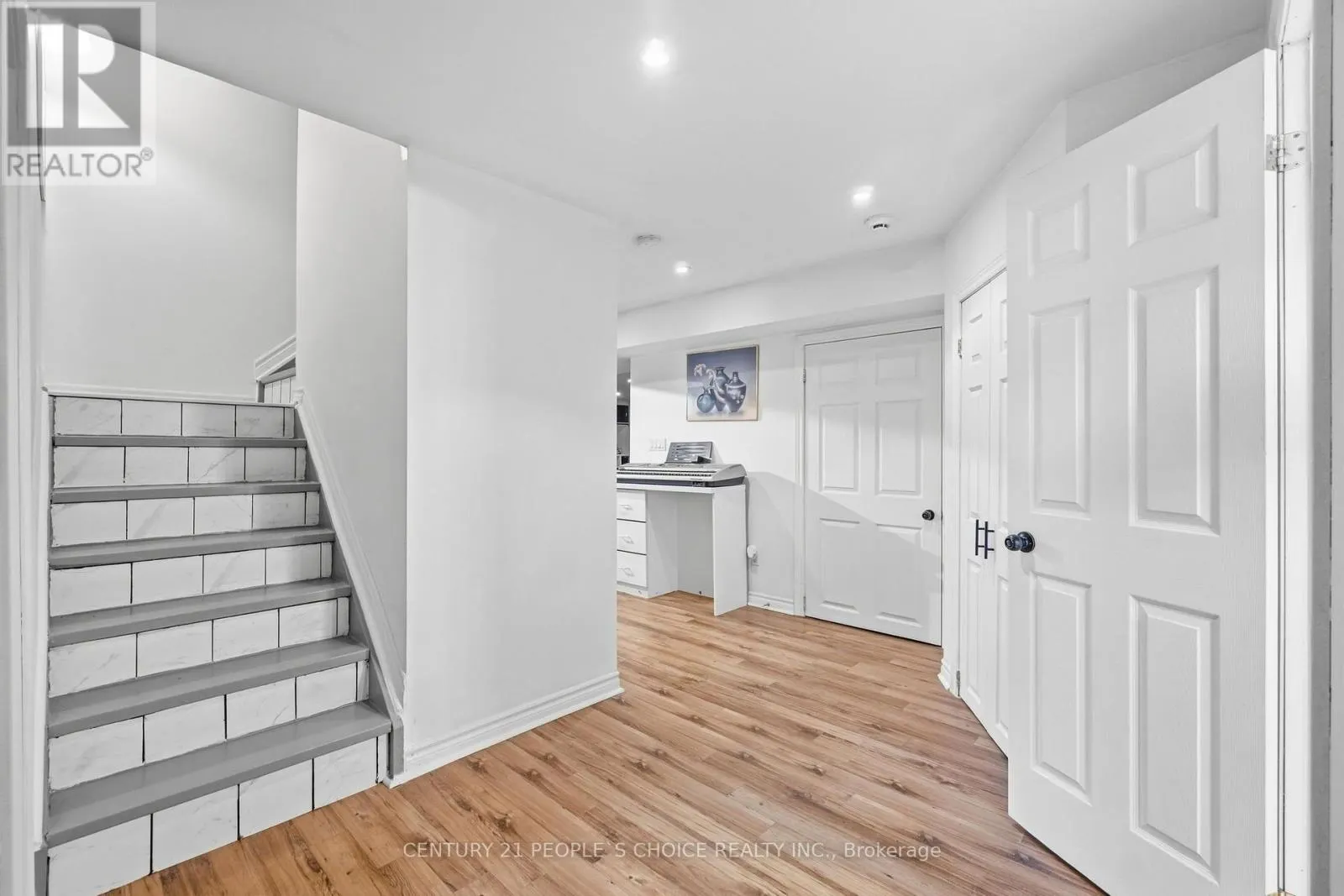 4 IMPERIAL CROWN LANE
