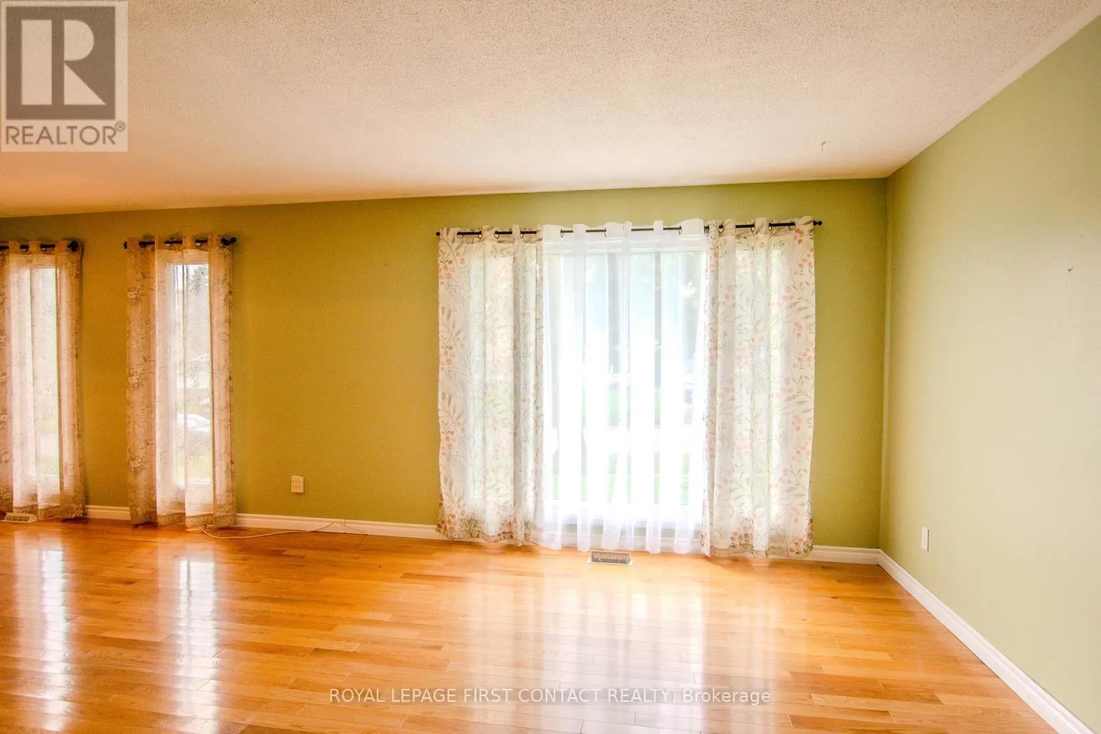 12 DAPHNE CRESCENT
