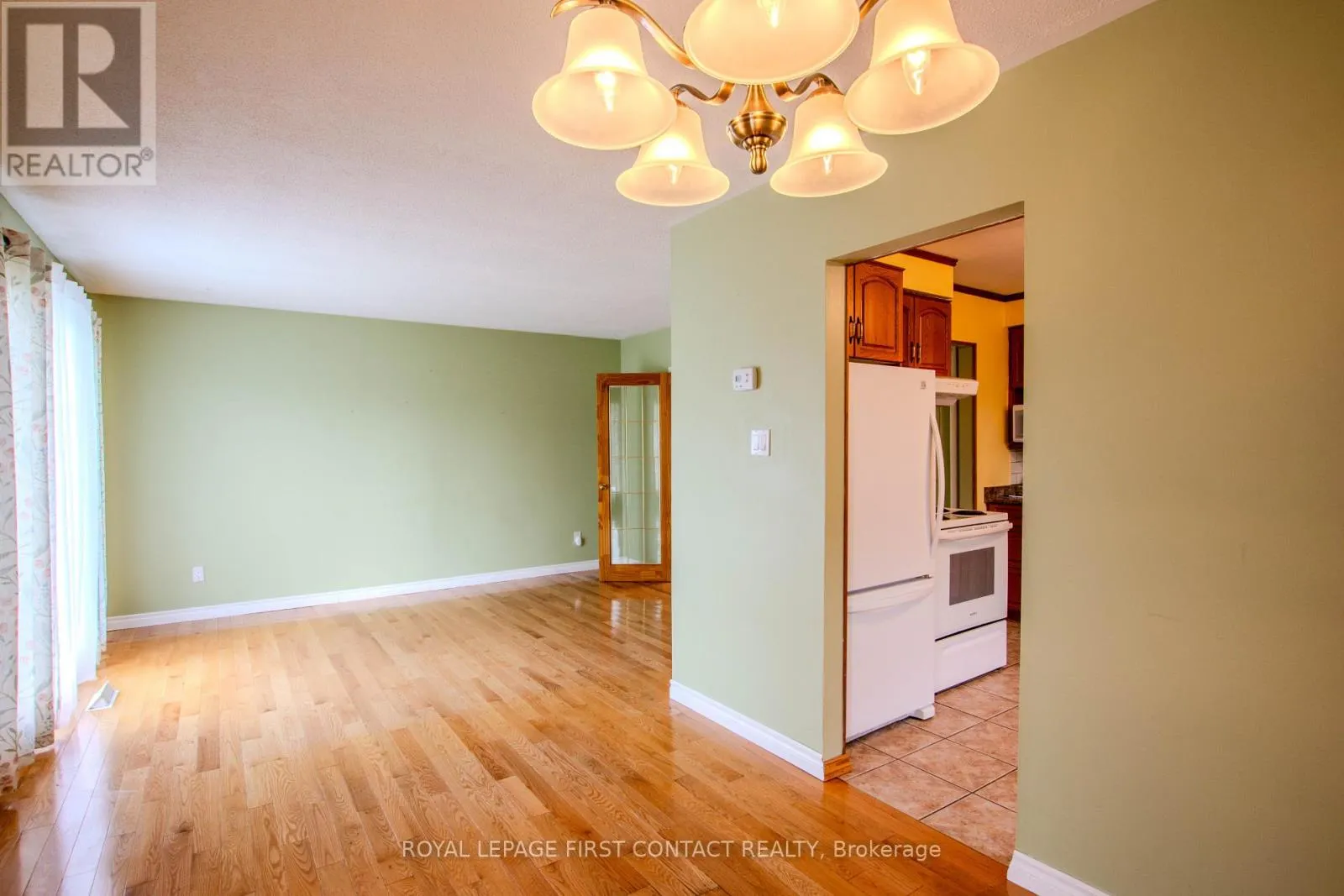 12 DAPHNE CRESCENT