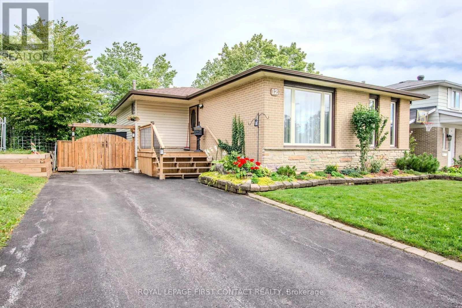 12 DAPHNE CRESCENT