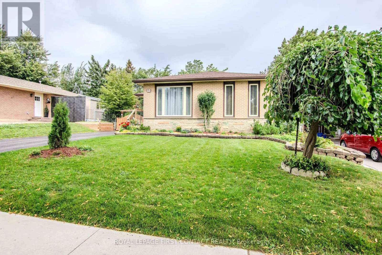 12 DAPHNE CRESCENT