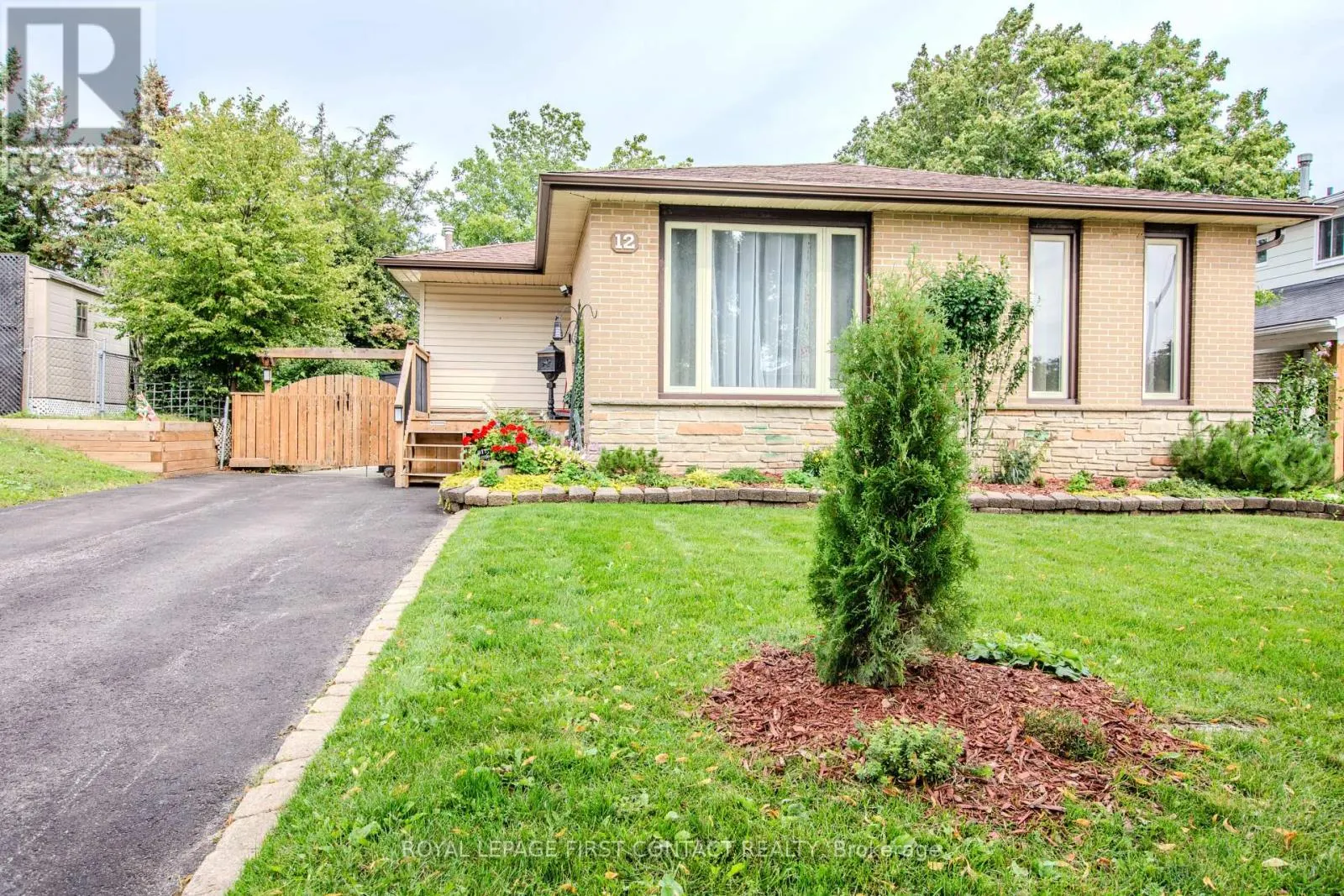 12 DAPHNE CRESCENT